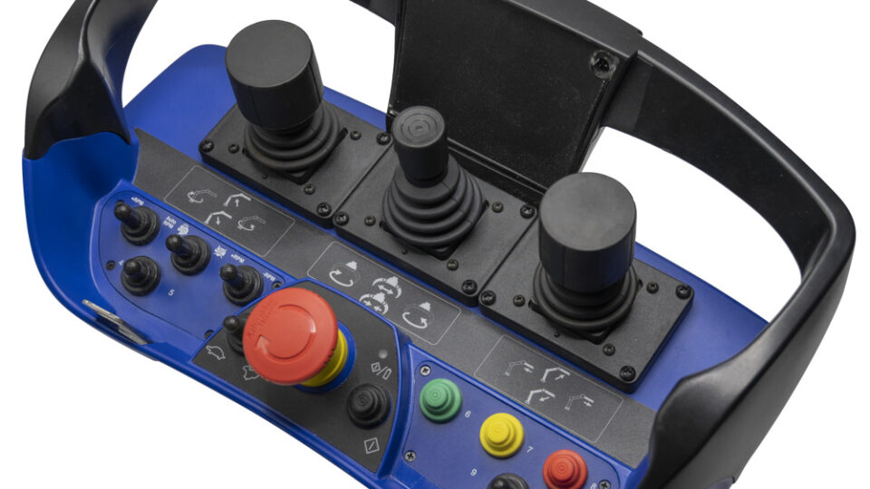 Maxi transmitter with joysticks and monochrome display